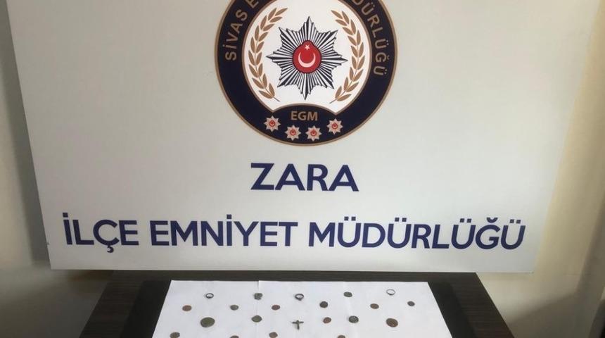 Adeta y&uuml;r&uuml;yen m&uuml;ze olan zanlı polislere yakalandı