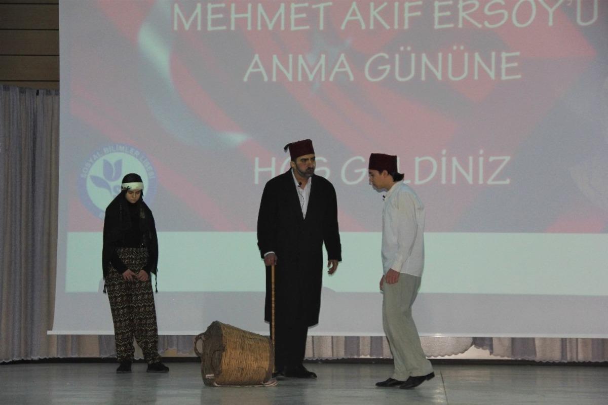 12 Mart İstiklal Marşı&rsquo;nın kabul&uuml; ve Mehmet Akif Ersoy&rsquo;u Anma G&uuml;n&uuml; m&uuml;nasebetiyle Erzincan&rsquo;da program d&uuml;zenlendi