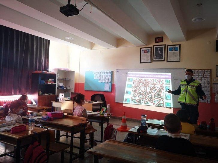 Jandarmadan okullarda “Trafik Dedektifleri ve İyi Dersler Şoför Amca” semineri G2