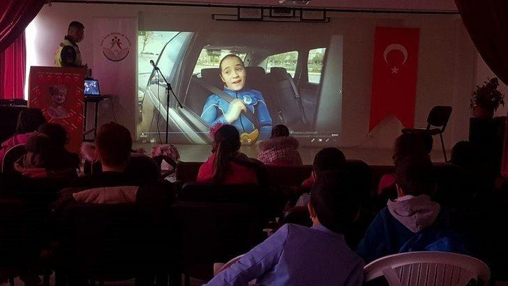 Jandarmadan okullarda “Trafik Dedektifleri ve İyi Dersler Şoför Amca” semineri G3