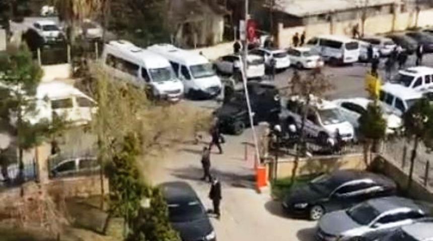 Şanlıurfa&rsquo;da adliyede kavga kamerada: 10 g&ouml;zaltı