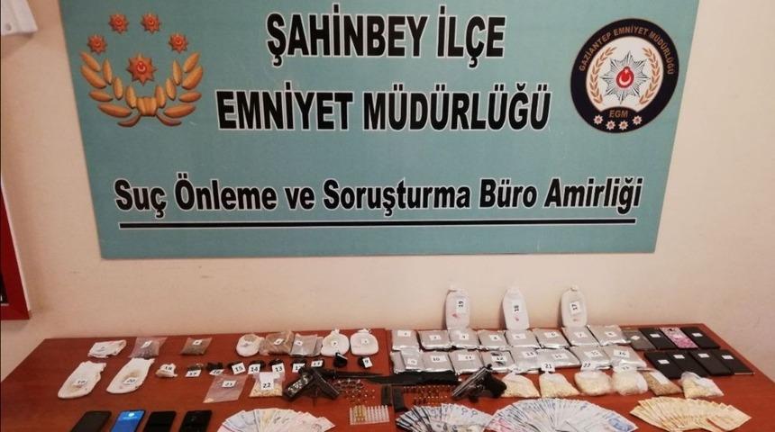 Gaziantep&rsquo;te 4 kilo 704 gram uyuşturucu ele ge&ccedil;irildi