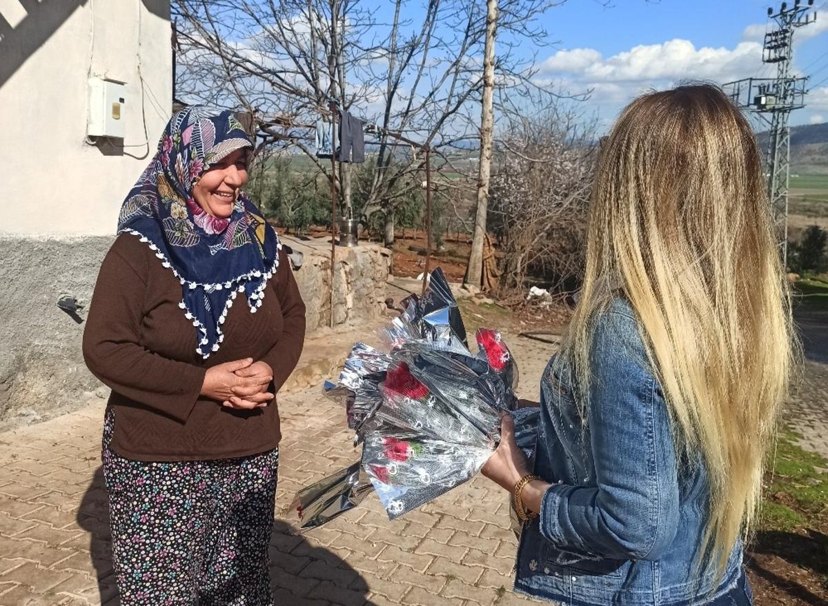 Kadına y&ouml;nelik şiddete dikkat &ccedil;ekmek i&ccedil;in k&ouml;y k&ouml;y dolaşıyorlar