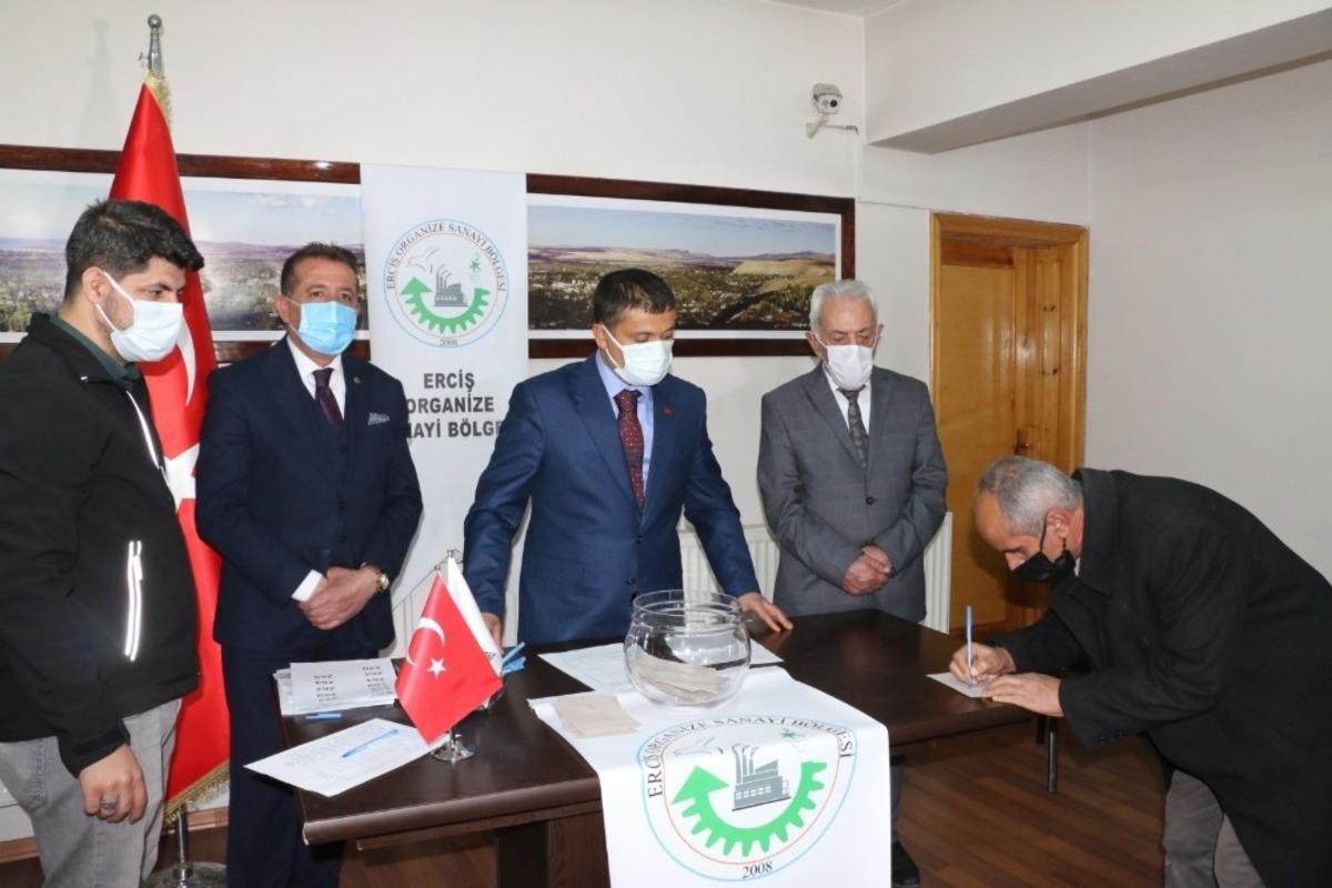 Erciş OSB&rsquo;nin yer tahsisi i&ccedil;in kura &ccedil;ekimi yapıldı