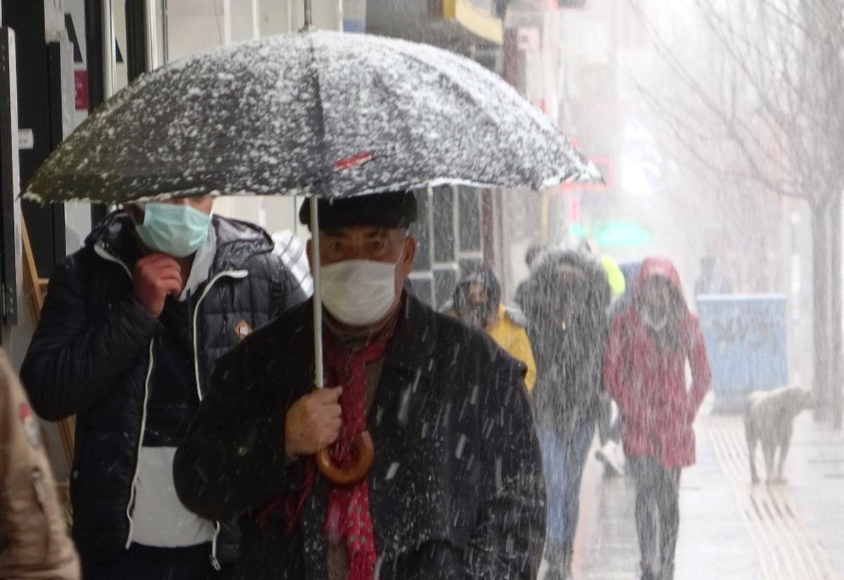 Van&rsquo;da kar yağışı