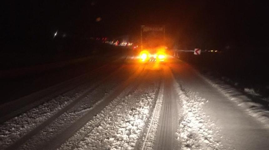 İpek geçidi kar yağışı ve tipi nedeniyle ulaşıma kapandı