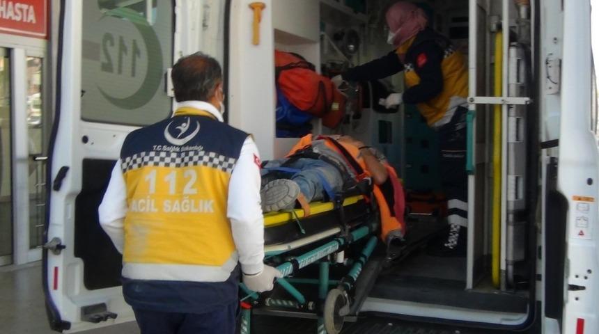 Üçüncü kattan asansör boşluğuna düşen işçi yaralandı