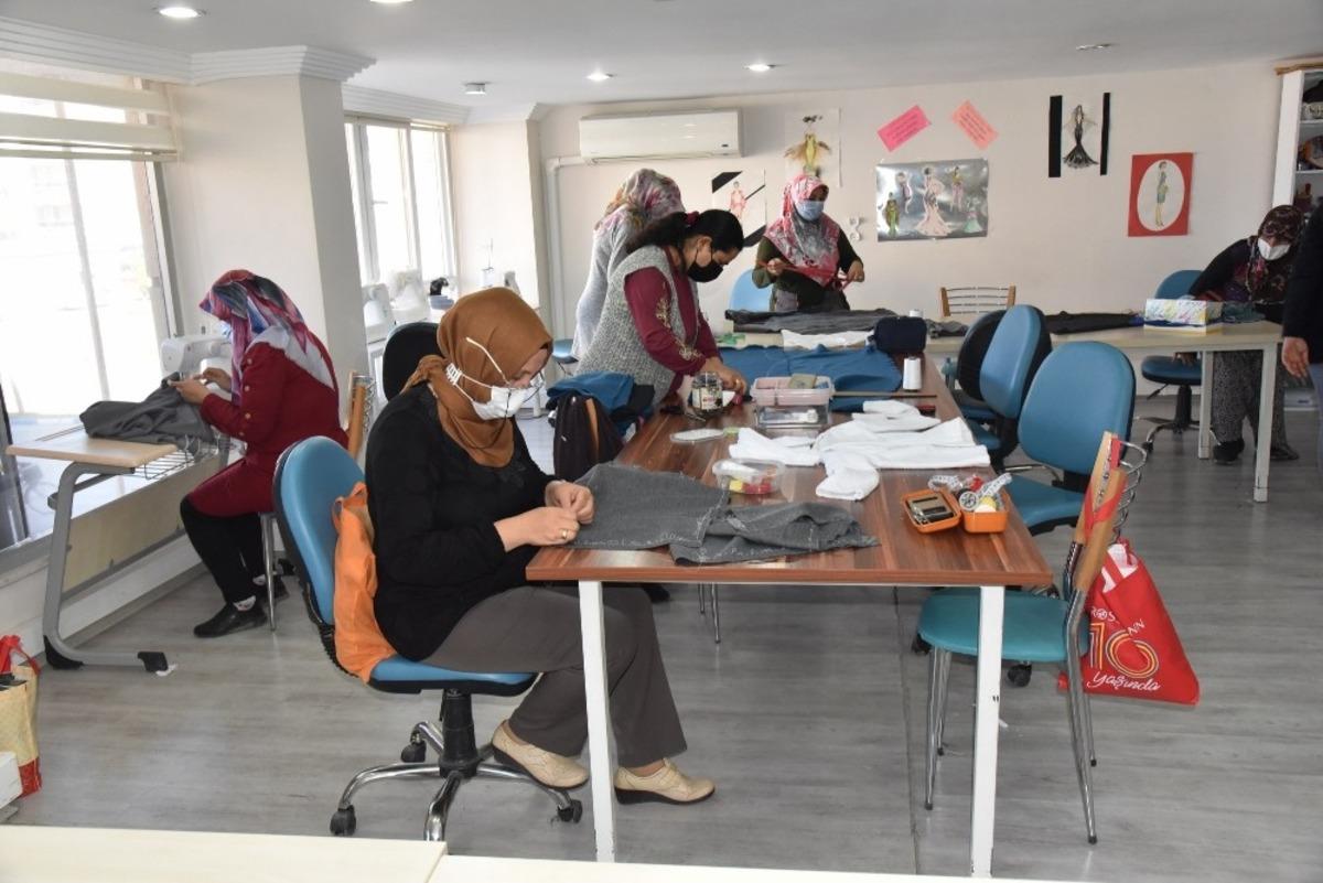 Kadınlar kursta &ccedil;ocuklar kreşte