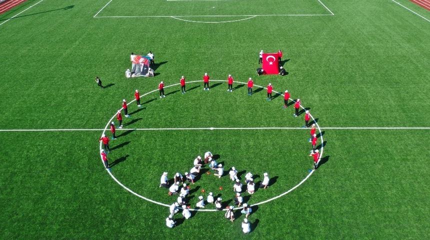 İstiklal Marşı&rsquo;nın kabul&uuml;n&uuml;n 100. yılı i&ccedil;in hazırlanan video takdir topladı