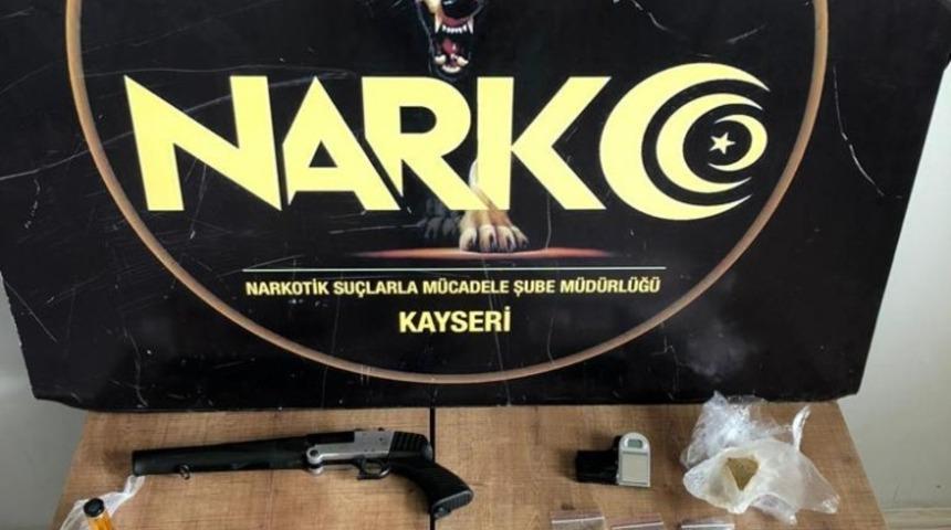 Uyuşturucu operasyonunda 12 kişi g&ouml;zaltına alındı