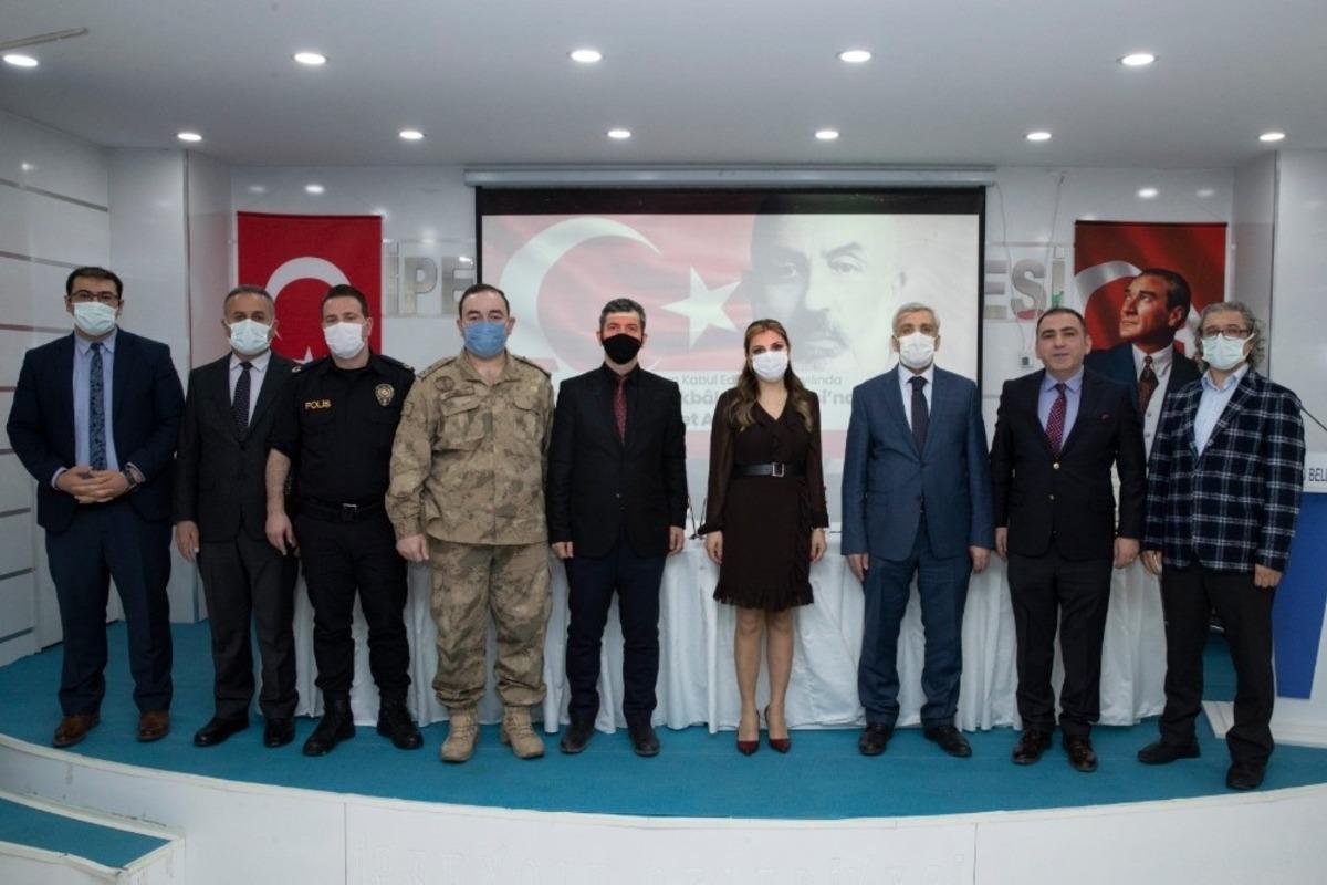 İpekyolu&rsquo;nda &ldquo;İstiklal ve İstikbal M&uuml;cadelesinde Mehmet Akif Ersoy&rdquo; paneli