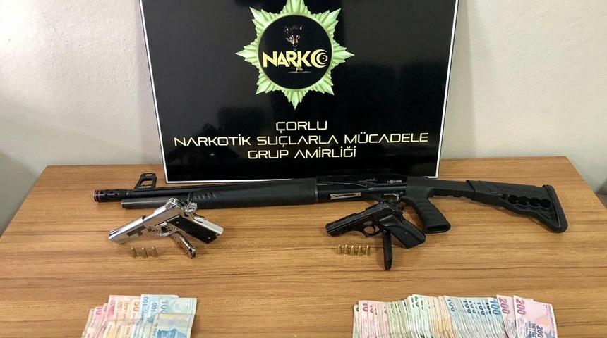 &Ccedil;orlu&rsquo;da uyuşturucu operasyonu 4 g&ouml;zaltı