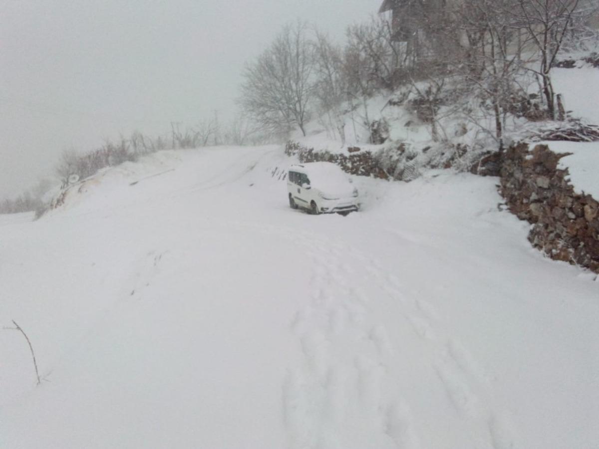 Batman&rsquo;da &rsquo;Mart kapıdan baktırdı&rsquo; 70&rsquo;ten fazla k&ouml;y yolu ulaşıma kapandı
