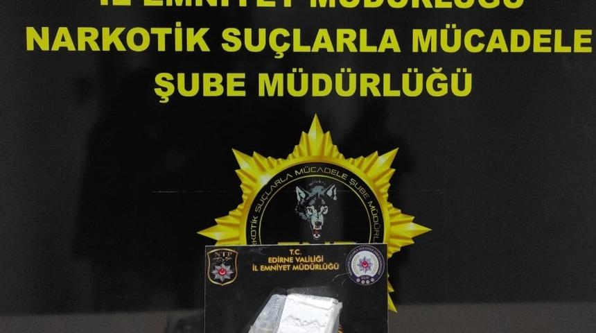 Kapıkule&rsquo;de tırcının montunun astarından 2 kilo kokain &ccedil;ıktı