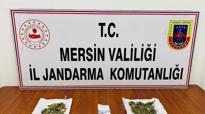 Mersin&rsquo;de jandarmadan uyuşturucu operasyonu: 3 g&ouml;zaltı