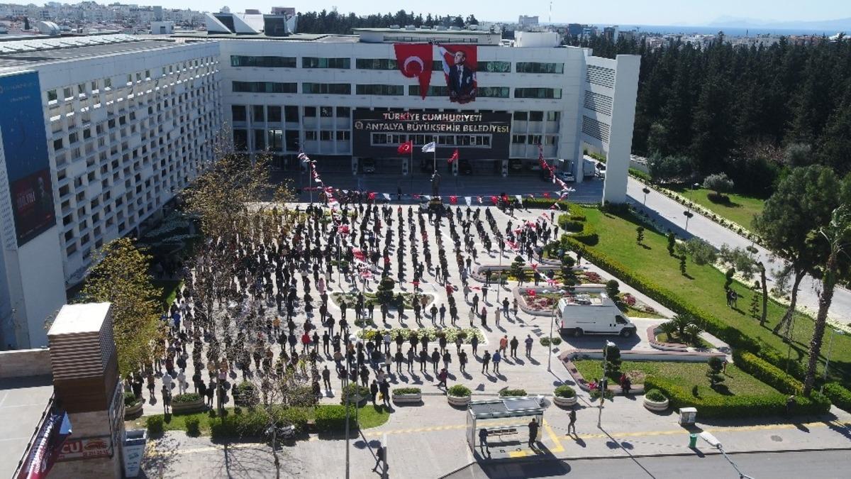 B&uuml;y&uuml;kşehir İstiklal Marşı i&ccedil;in tek nefes oldu