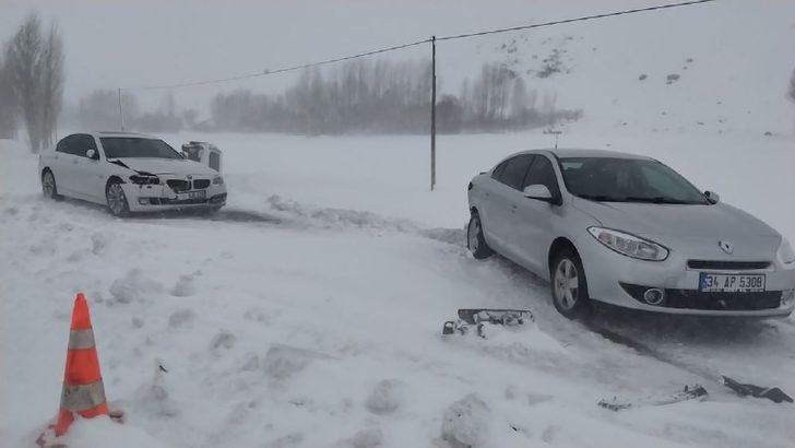 Yoğun kar yağışı ve tipi kazaları beraberinde getirdi G4