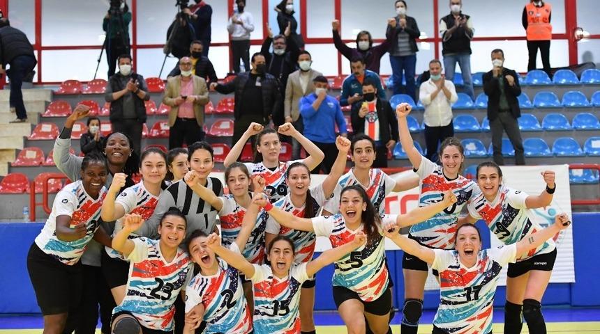 Mavi Kelebekler galibiyet i&ccedil;in Aksaray&rsquo;da