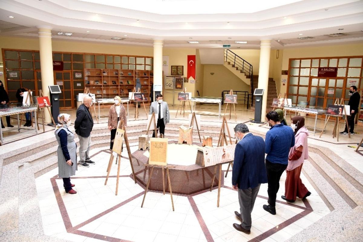 Sel&ccedil;uk &Uuml;niversitesinde Milli Şairi ve İstiklal Marşı&rsquo;nı konu alan sergi