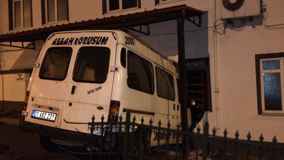 Alkoll&uuml; s&uuml;r&uuml;c&uuml; minib&uuml;sle camiye girdi