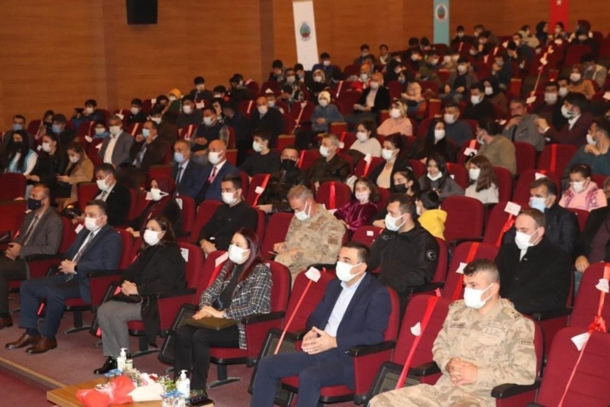 Siirt&rsquo;te &lsquo;Hayırsız Evlat&rsquo; adlı tiyatro oyunu sergilendi