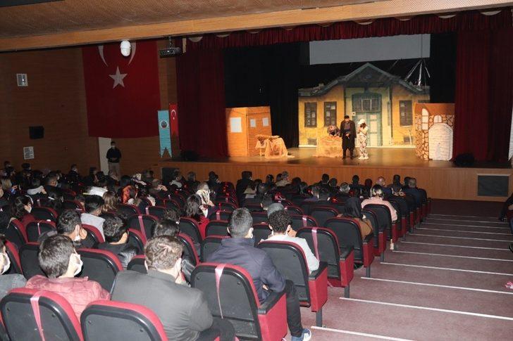 Siirt’te ‘Hayırsız Evlat’ adlı tiyatro oyunu sergilendi G3