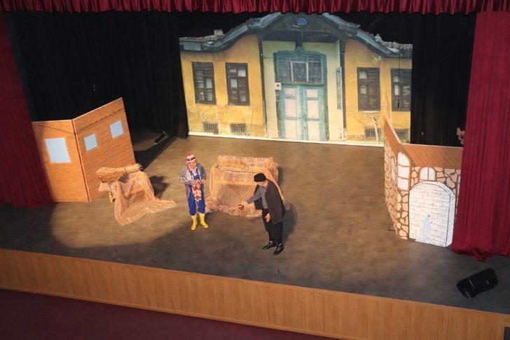 Siirt’te ‘Hayırsız Evlat’ adlı tiyatro oyunu sergilendi G4