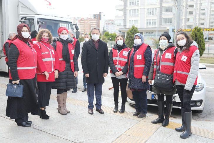Başkan çağrı yaptı, çalışanlar kan vermek için sıraya girdi G2