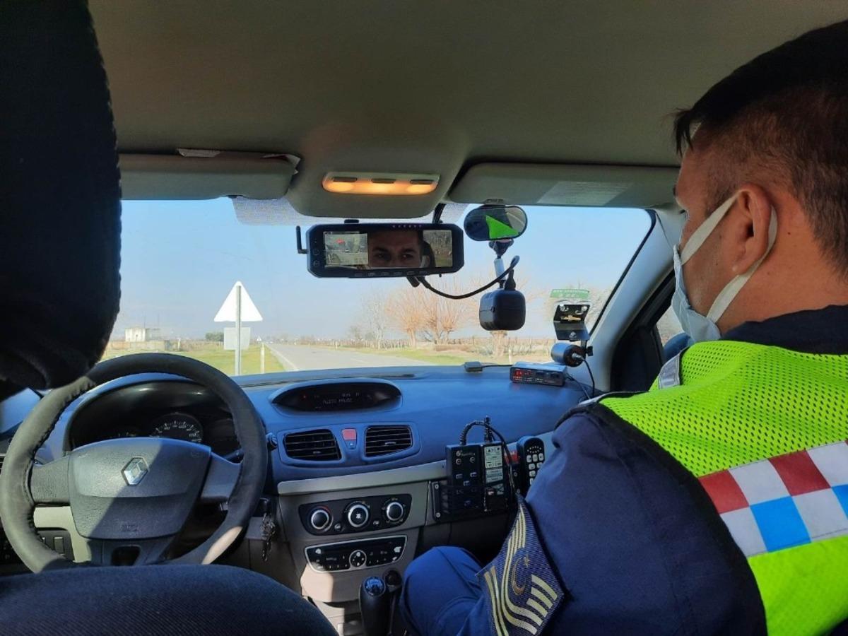 Sarıg&ouml;l ve Alaşehir arasındaki karayoluna radar hız tabelaları konuldu.