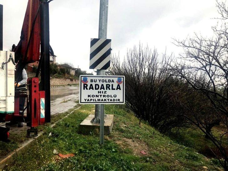 Sarıgöl ve Alaşehir arasındaki karayoluna radar hız tabelaları konuldu. G2