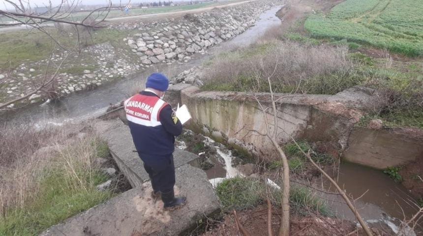 Pisliğini dereye atan hayvan &ccedil;iftliğine 290 bin lira ceza