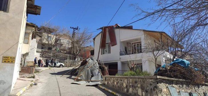 Elazığ’ın 2 ilçesinde fırtına bazı çatıları uçurdu G4