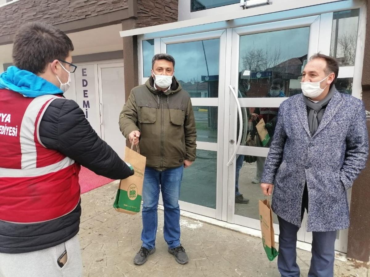 B&uuml;y&uuml;kşehirden iki mahalleye 5 bin sağlık destek paketi