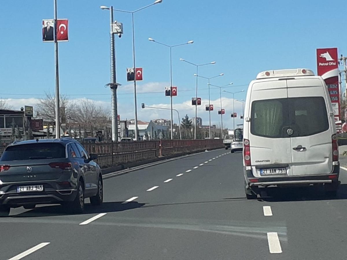 T&uuml;rk Bayrağını ve Cumhurbaşkanı Erdoğan&rsquo;ı ezdirtmedi