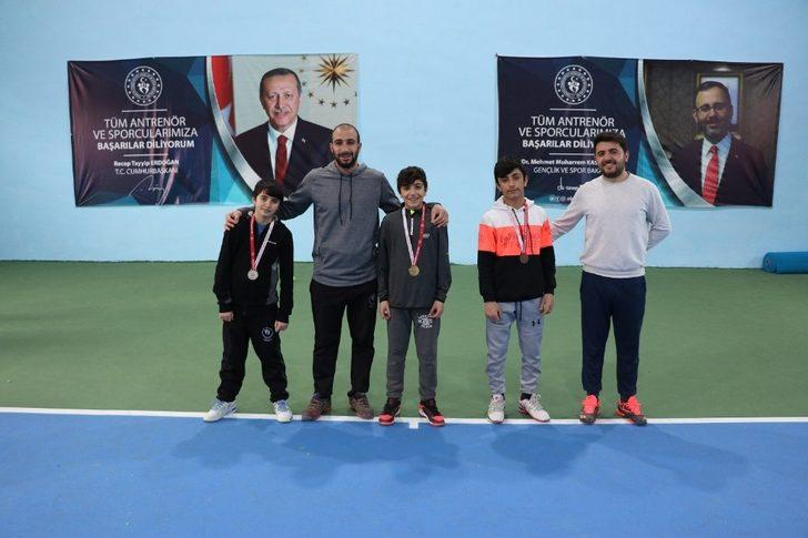 Ağrı’da İstiklal Marşı’nın Kabulü ve M.Akif Ersoy Anma Tenis Turnuvası düzenlendi G3