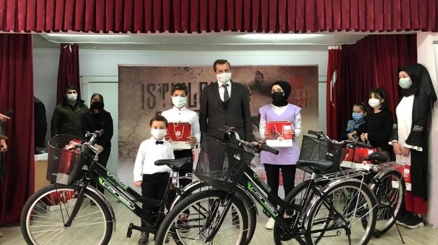 Whatsapp &uuml;zerinden İstiklal Marşı okuma yarışı