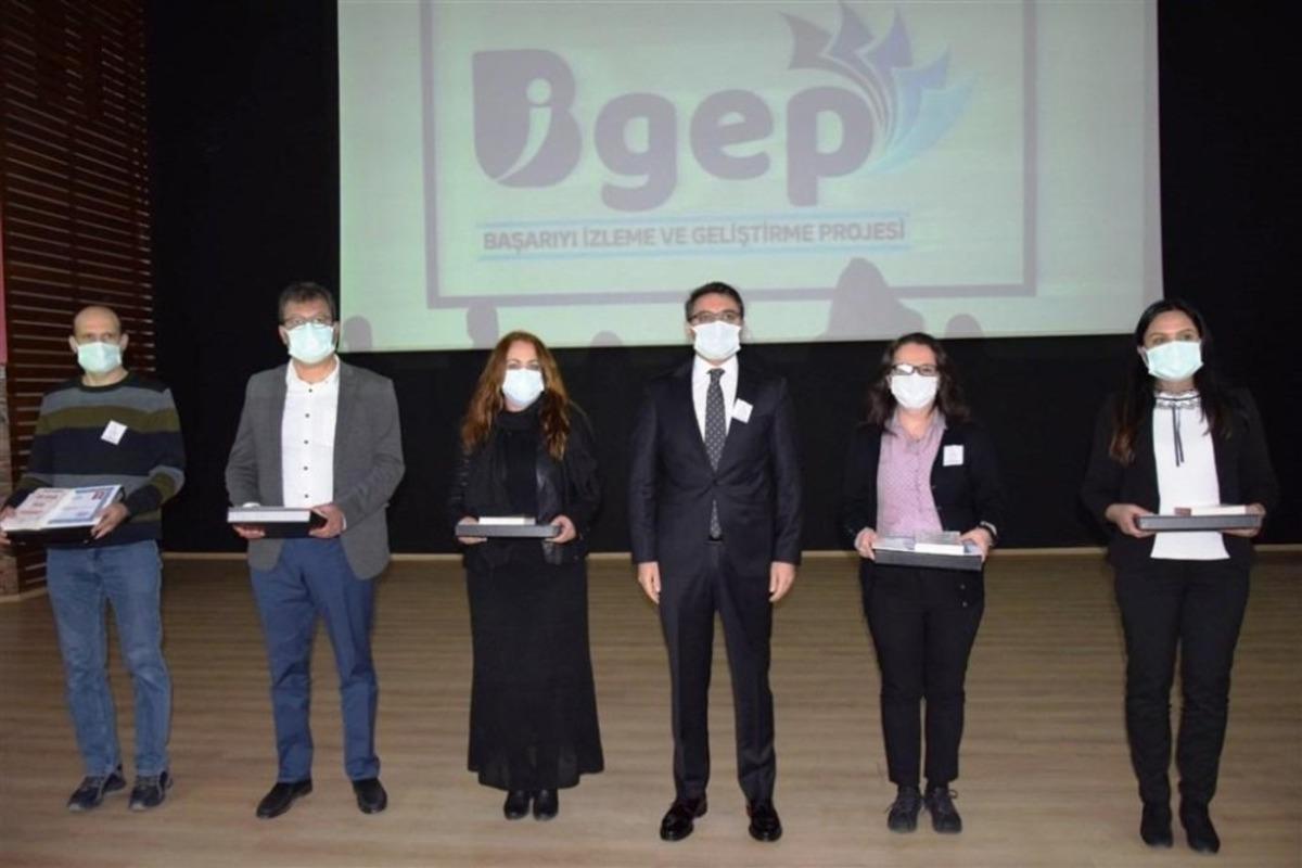 100. Yıl d&ouml;n&uuml;m&uuml;nde, İstiklal Marşı&rsquo;nın kabul&uuml; ve Mehmet Akif Ersoy&rsquo;u anma t&ouml;reni d&uuml;zenlendi