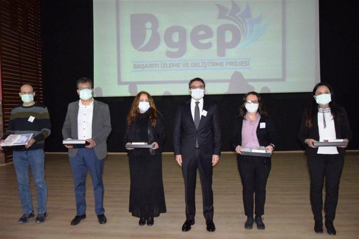 100. Yıl dönümünde, İstiklal Marşı’nın kabulü ve Mehmet Akif Ersoy’u anma töreni düzenlendi G1