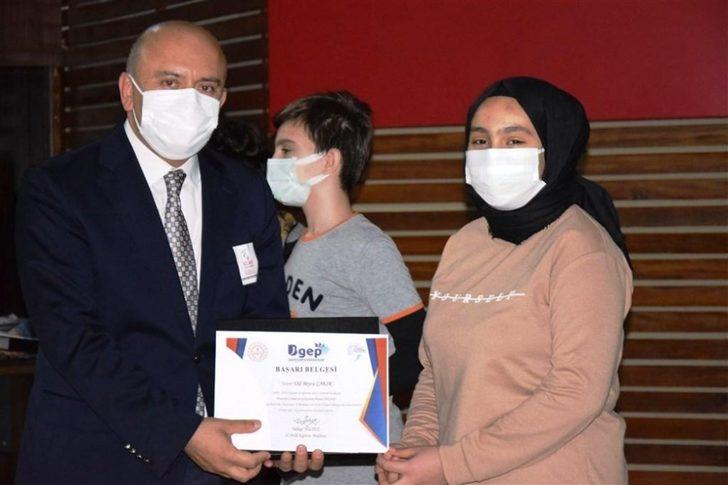 100. Yıl dönümünde, İstiklal Marşı’nın kabulü ve Mehmet Akif Ersoy’u anma töreni düzenlendi G4