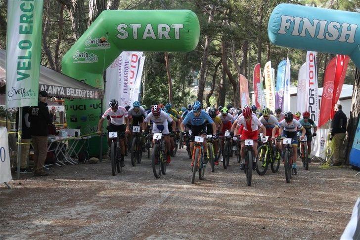 Alanya’da zorlu yollarda 101 sporcu pedal çevirdi G2
