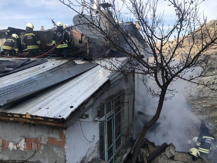 Müstakil evdeki yangın paniğe neden oldu G3