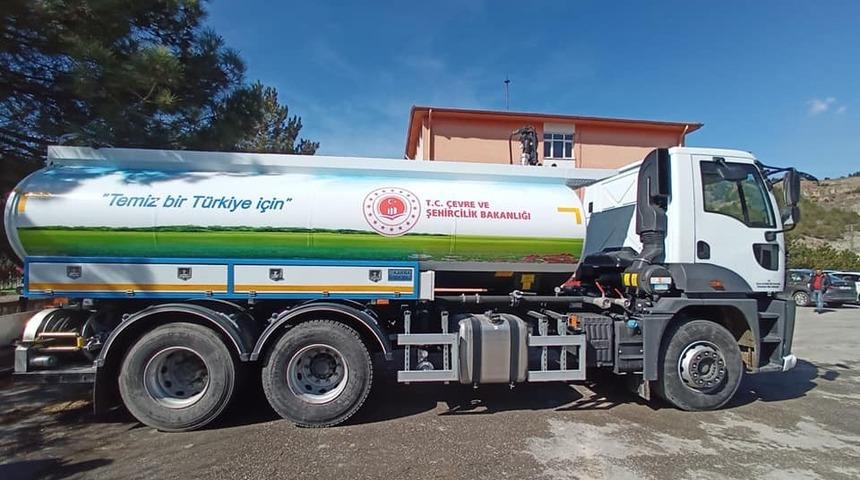 &Ccedil;evre ve Şehircilik Bakanlığı&rsquo;ndan 13 tonluk su tankeri hibe edildi