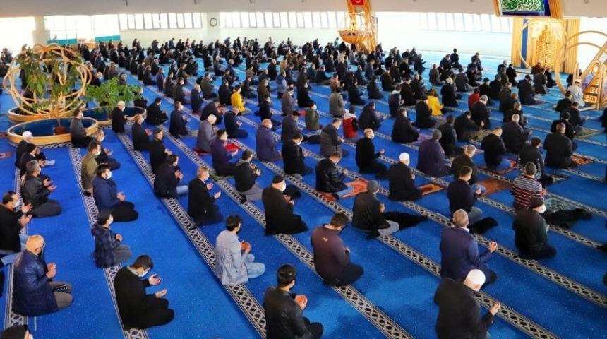 Erzincan&rsquo;da depreminde hayatını kaybedenler i&ccedil;in mevlit okutuldu