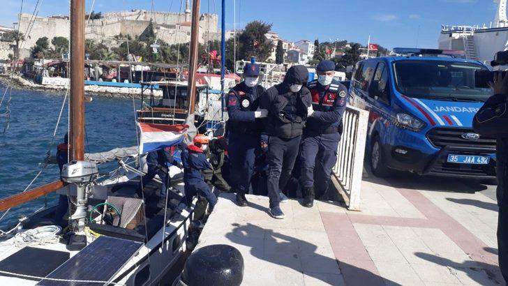Çeşme’de yabancı bayraklı yatta 51 düzensiz göçmen yakalandı G4