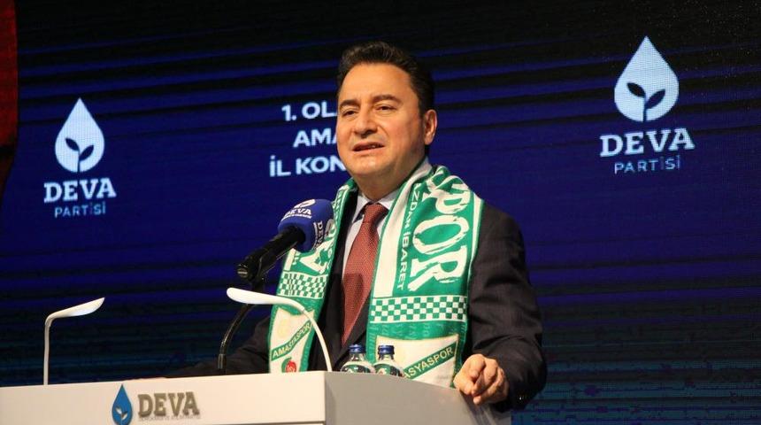 DEVA Partisi kongresinde parti görevlileri ve gazeteciler arasında gerginlik