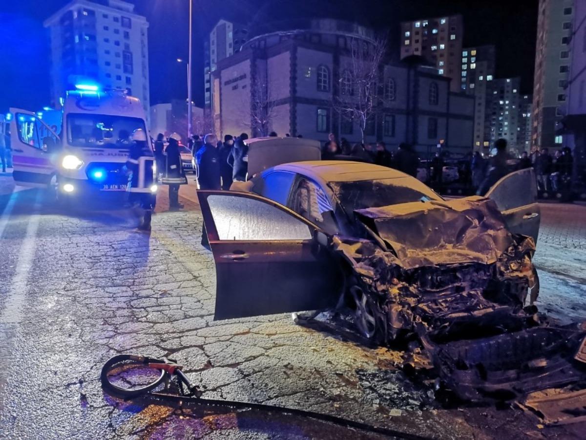 Kayseri&rsquo;de feci kaza: 1 &ouml;l&uuml;, 5 yaralı