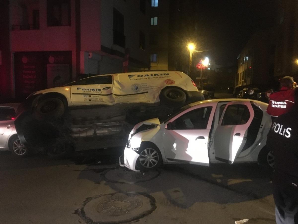 &Uuml;mraniye&rsquo;de kontrols&uuml;z s&uuml;r&uuml;c&uuml;ler dehşet sa&ccedil;tı: 1 yaralı