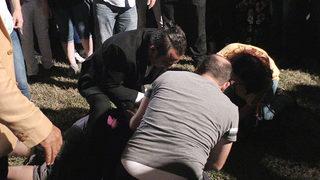 Ferhat Göçer konseri bıraktı, yardıma koştu