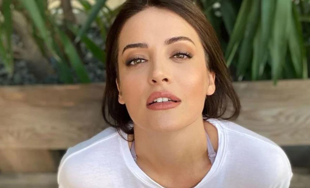 &Uuml;nl&uuml; oyuncu İrem Sak neden otomobil almadığını ilk kez a&ccedil;ıkladı 