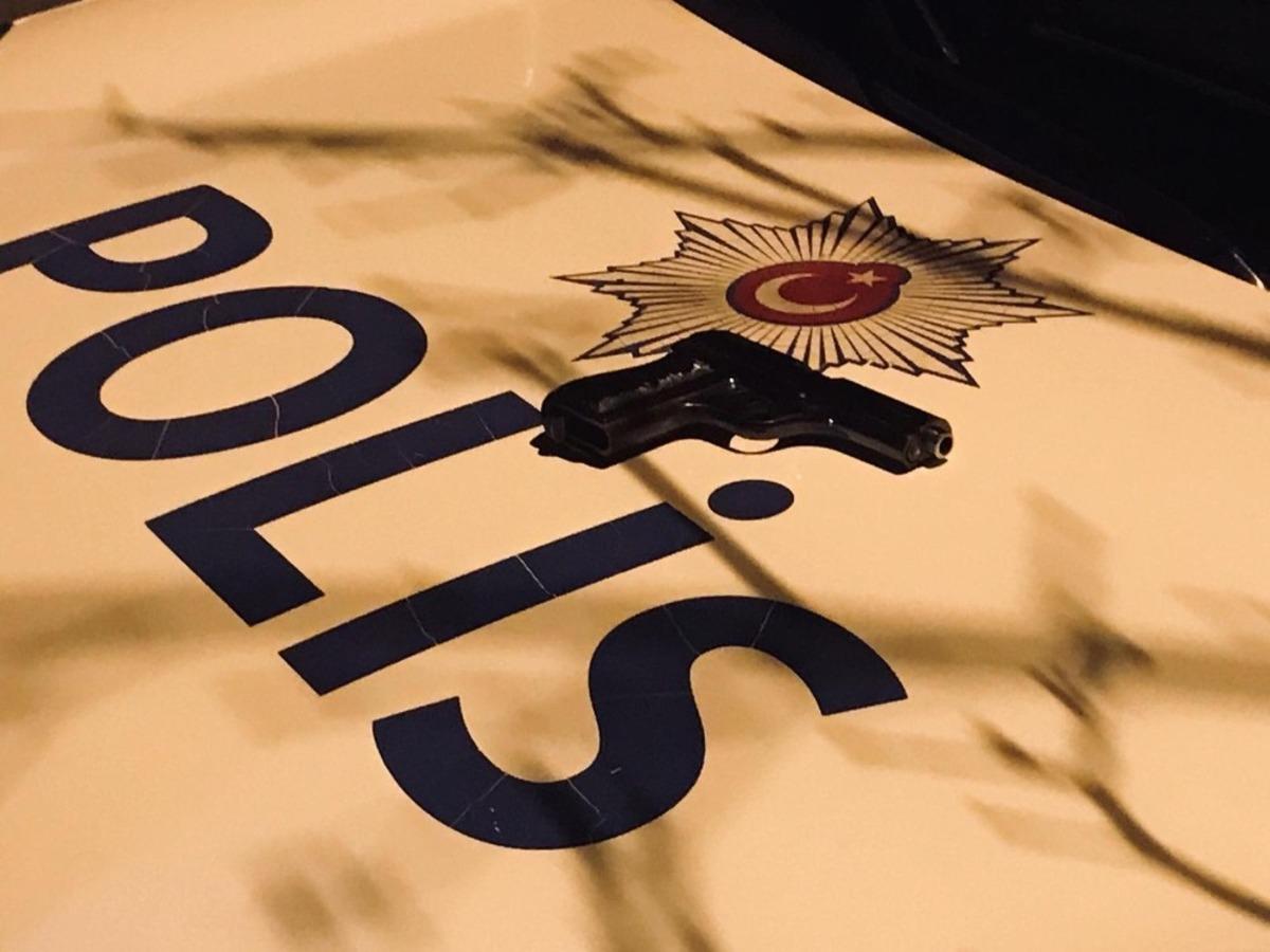 İhbar &uuml;zerine durdurulan otomobilden ruhsatsız silah &ccedil;ıktı